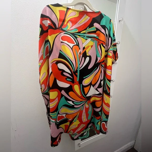 BOLD elements Multicolor Abstract Print V-Neck Top - Picture 5 of 5